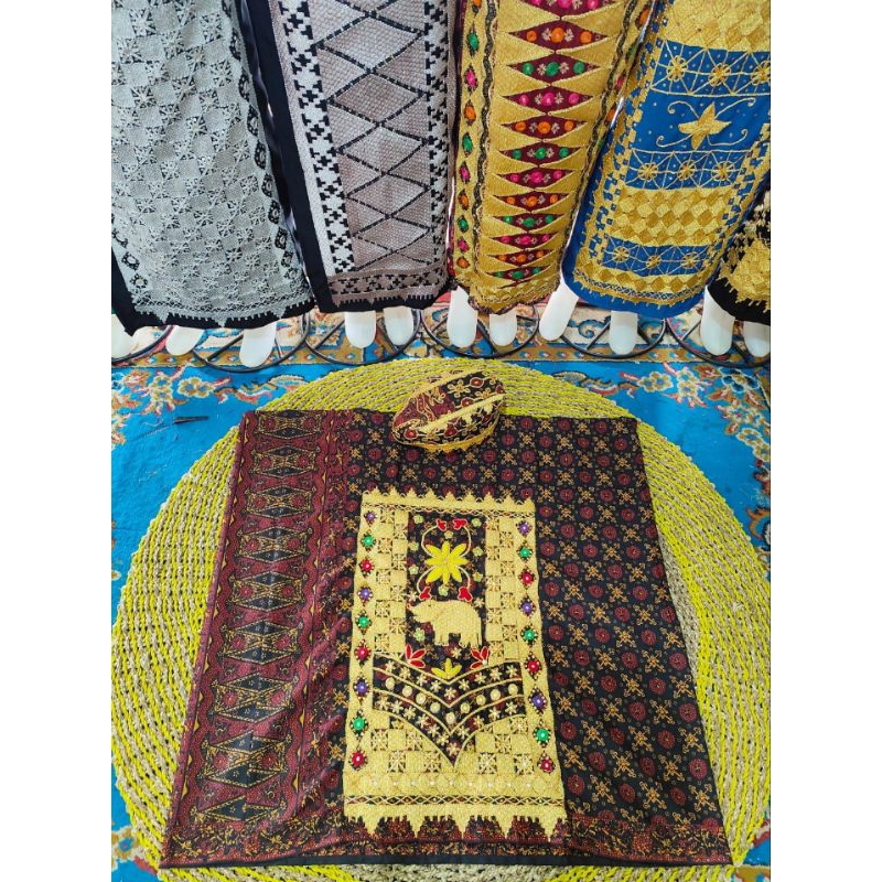 Sarung Papa Lasem Tapis + Peci