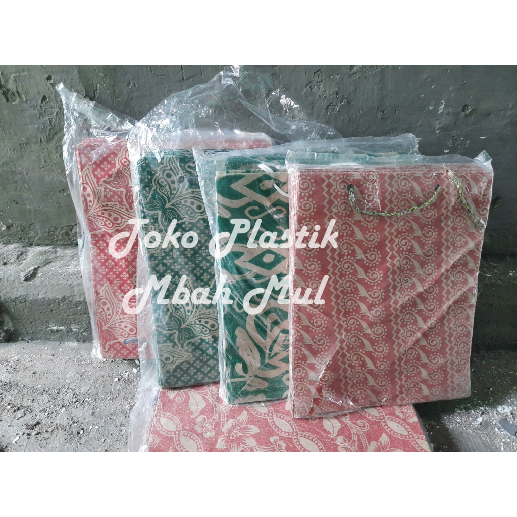 Tas kertas batik premium R5 / tas oleh2 / tas hajatan / tas nikahan 12pcs