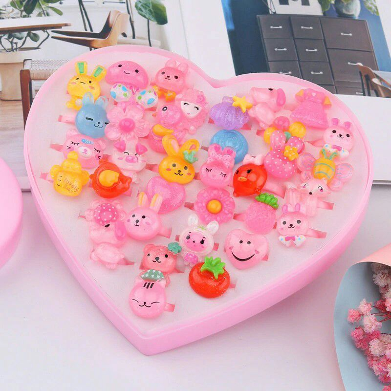 (1 Box 36 Pcs) Cincin Anak Karakter Kartun Lucu / Cincin Plastik Resin Box Love Hati Murah Grosir