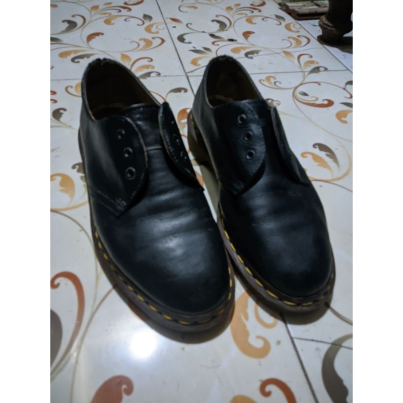 sepatu dr. martens second original