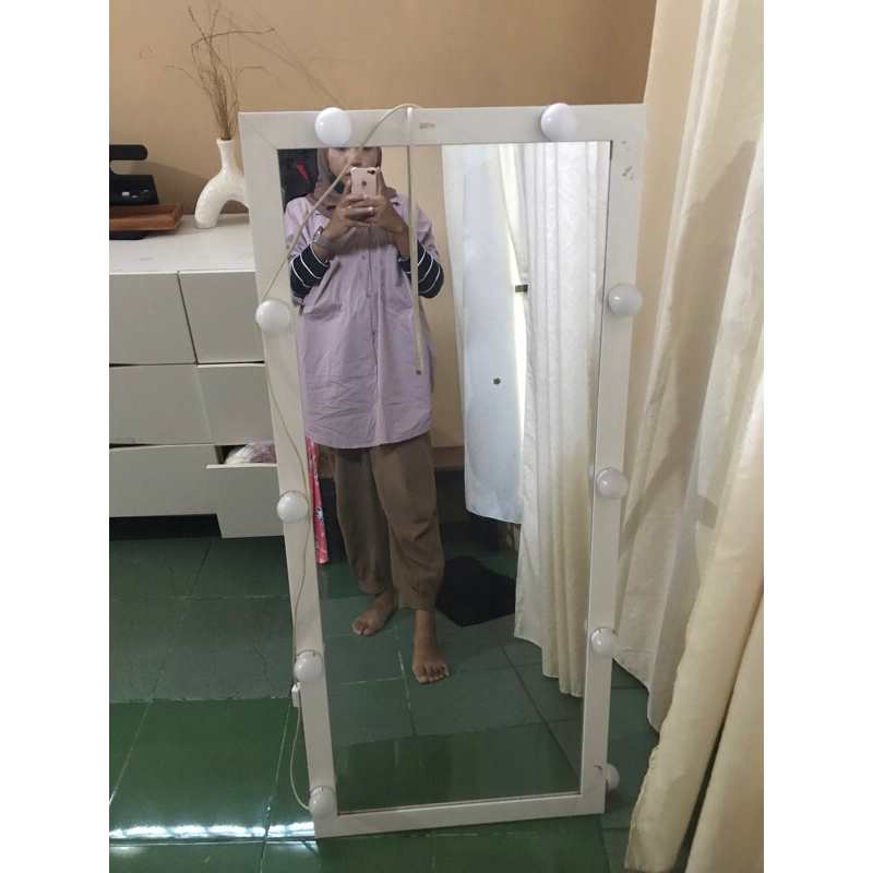 LAMPU KACA / STANDING MIRROR PRELOVED -SOLD
