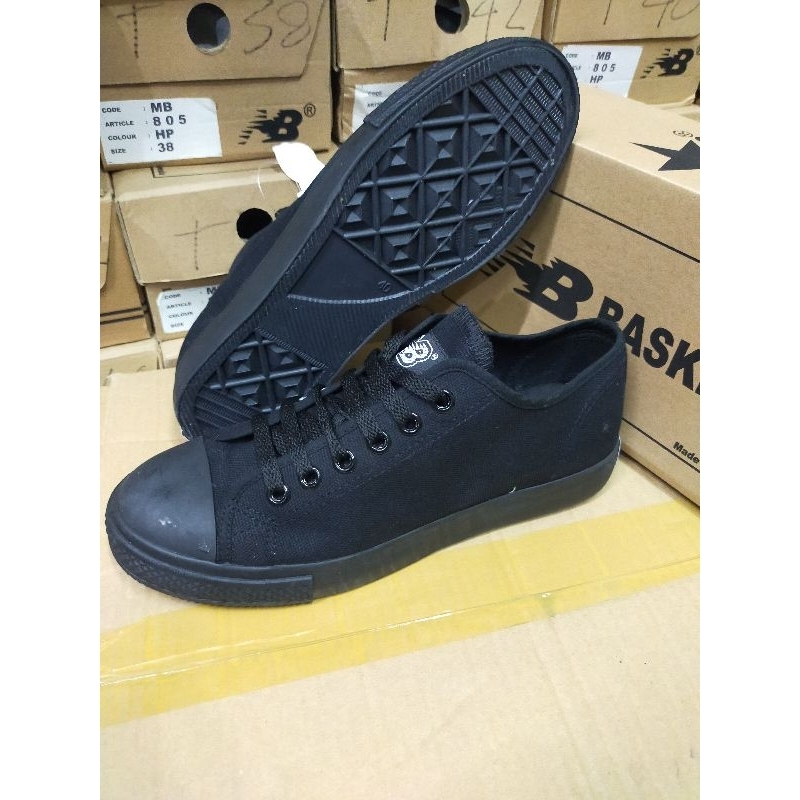 Sepatu warrior pendek hitam polos mb Master basket /MB LC pendek