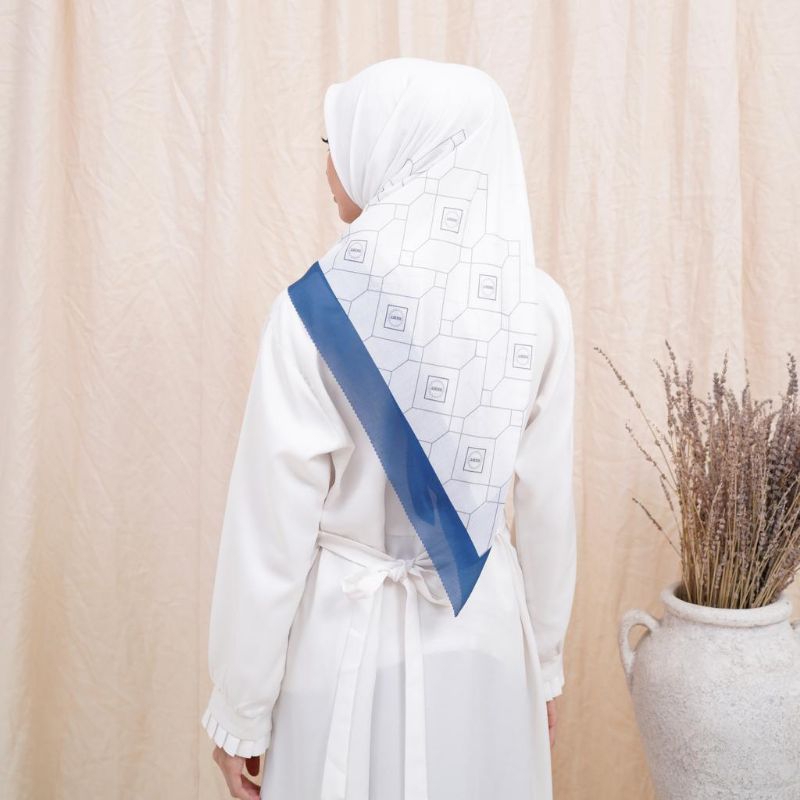 Hijab segi empat BKMT