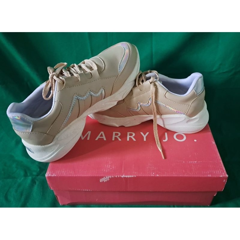 Sepatu Sneakers Marry Jo.