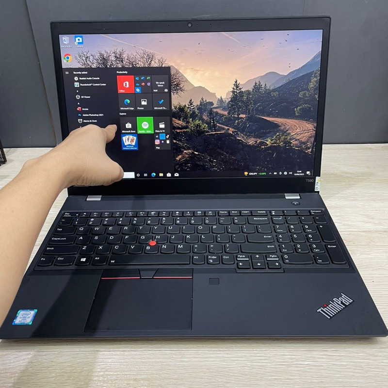 Laptop lenovo thinkpad T590 touchscreen Gen 8 core i7 bagus mulus bergaransi