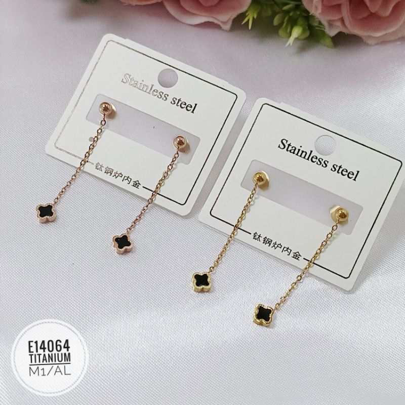 Anting titanium jurai clover E14064