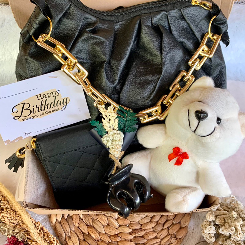 

Hampers wanita | Kado ulang tahun cewe termurah dan terlengkap / tas dompet hijab boneka