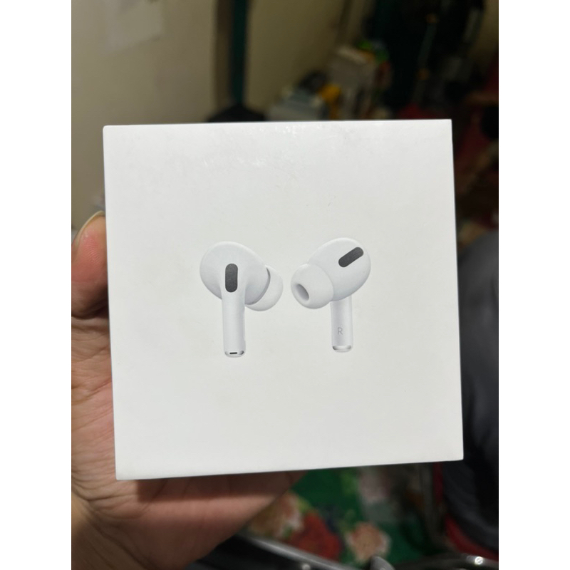 airpods pro with magsafe charging case