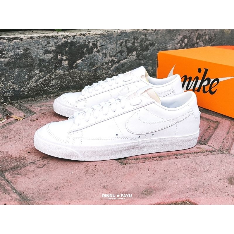 Sepatu Sneakers Casual Original - NIKE WOMEN'S BLAZER LOW '77