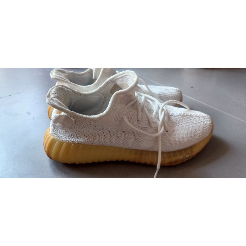 sepatu yeezy putih size 43