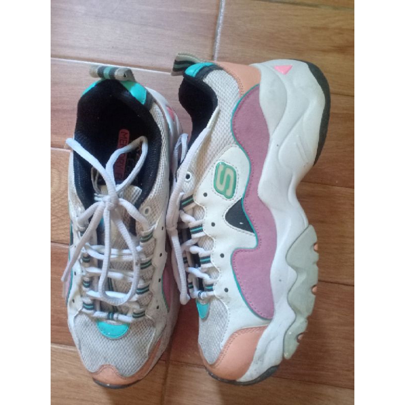 Sepatu Skechers Putih size 38 Preloved