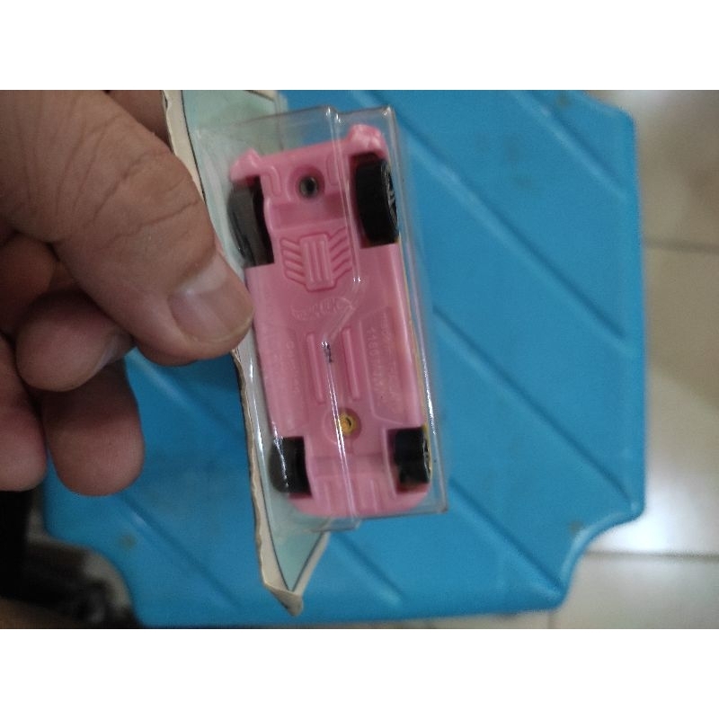 diecast hot wheels peanuts qombee