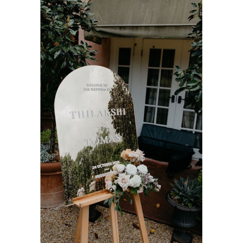 Wedding Sign Mirror U terbalik wedding sign