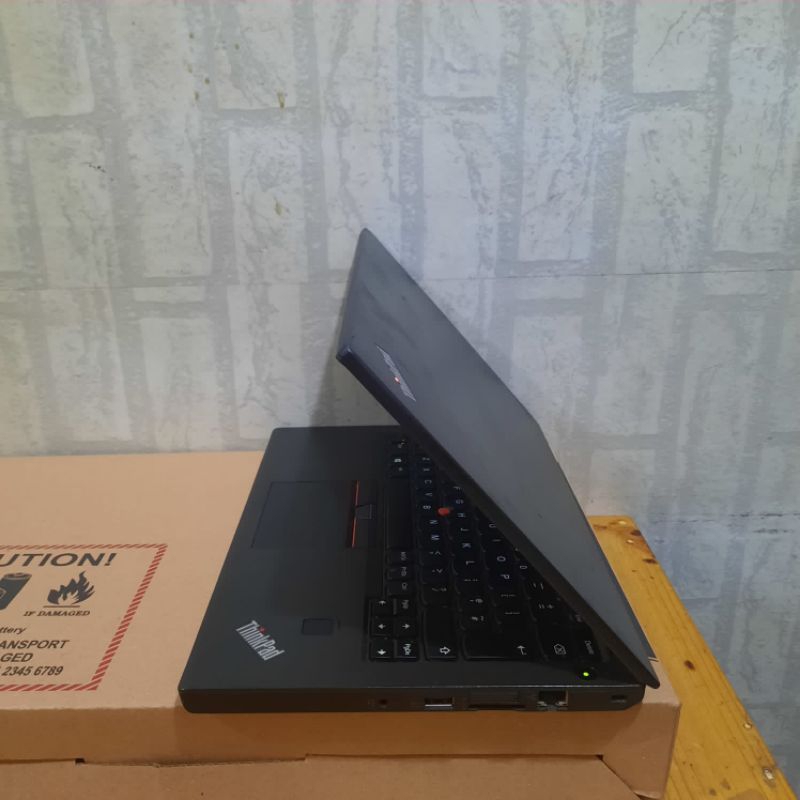 Laptop Lenovo Thinkpad X270 Cor i5-6200U Ram 8Gb SSD 256Gb Spesial Ultrabook