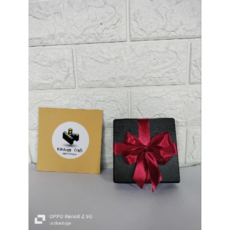 

kotak kado 9,5 x 9,5 x 3