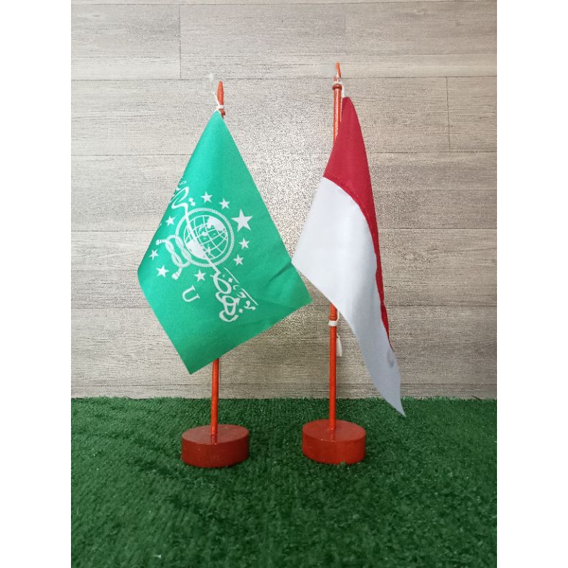 

SepasangBenderaMejaNUdanMerahPutih