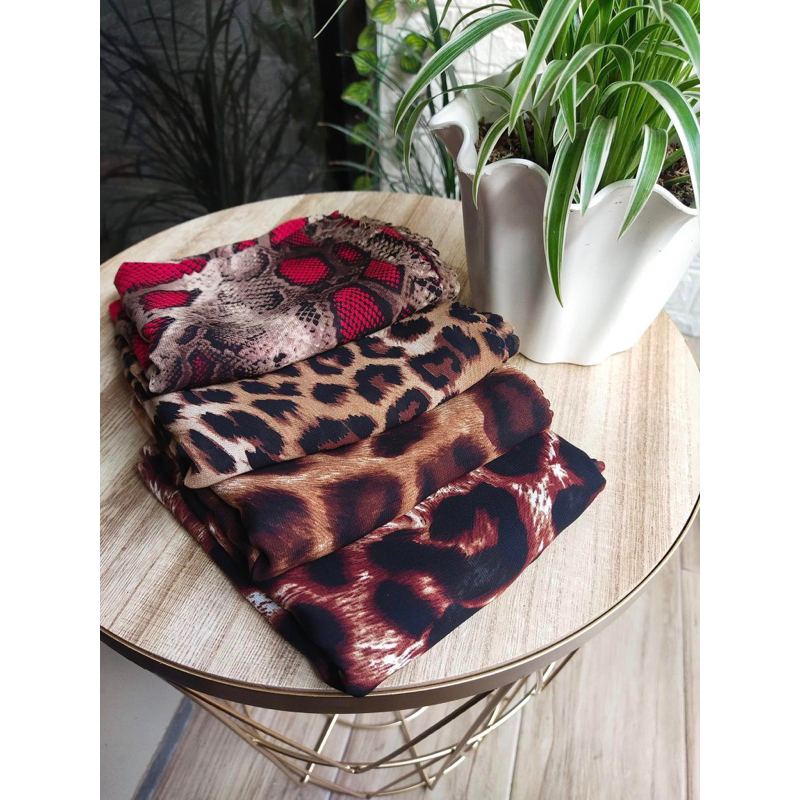 Hijab Kerudung Segi Empat Bella Motif Animals Zebra Leopard