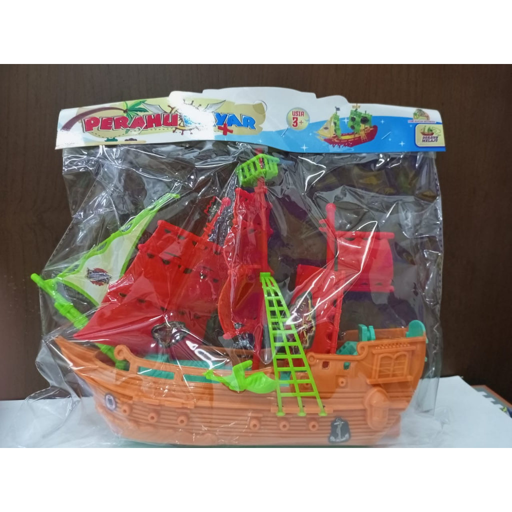 Mainan Perahu Layar / Mainan Kapal Layar Plastik / Mainan Kapal Bajak Laut OCT5300