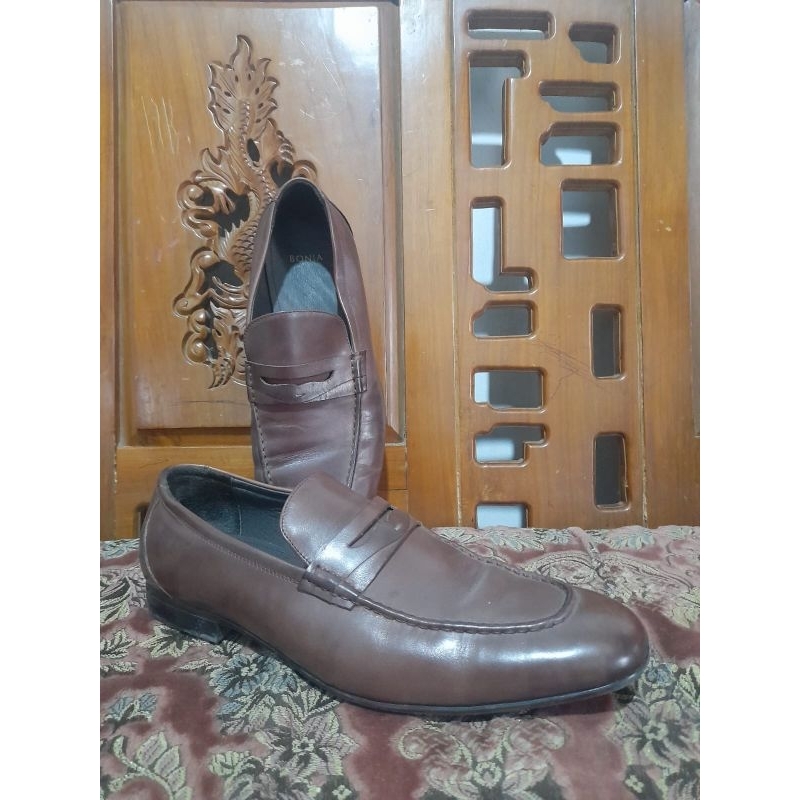 Preloved Sepatu Bonia Pria