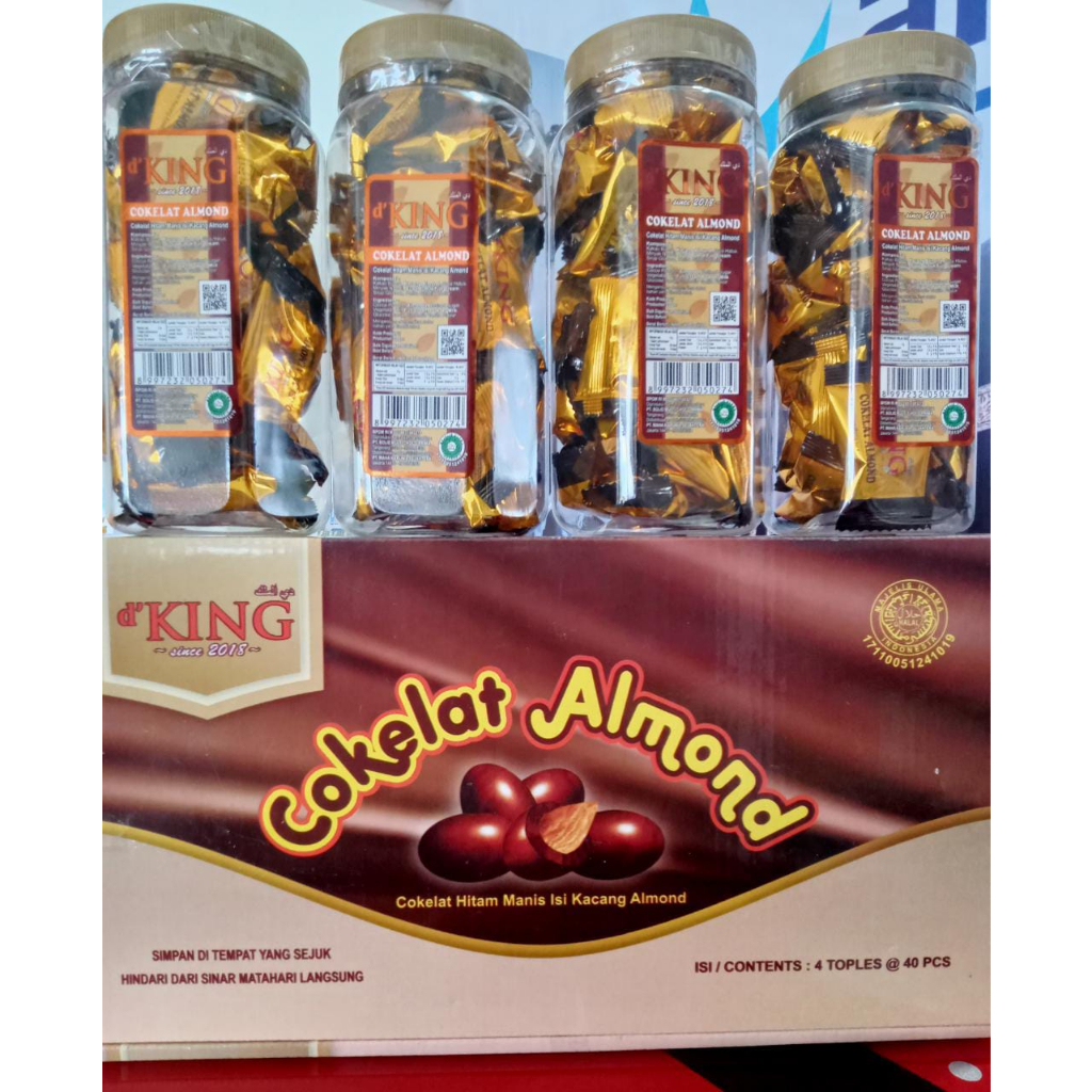 

d'king coklat almond musdalifah cokelat dan almond asli ori dus isi 4 toples | coklat almond musdalifah official |coklat almond toples | toples | coklat kacang almond | coklat musdalifah almond | Coklat Kacang Almond Top Queen Dus isi 4 Toples