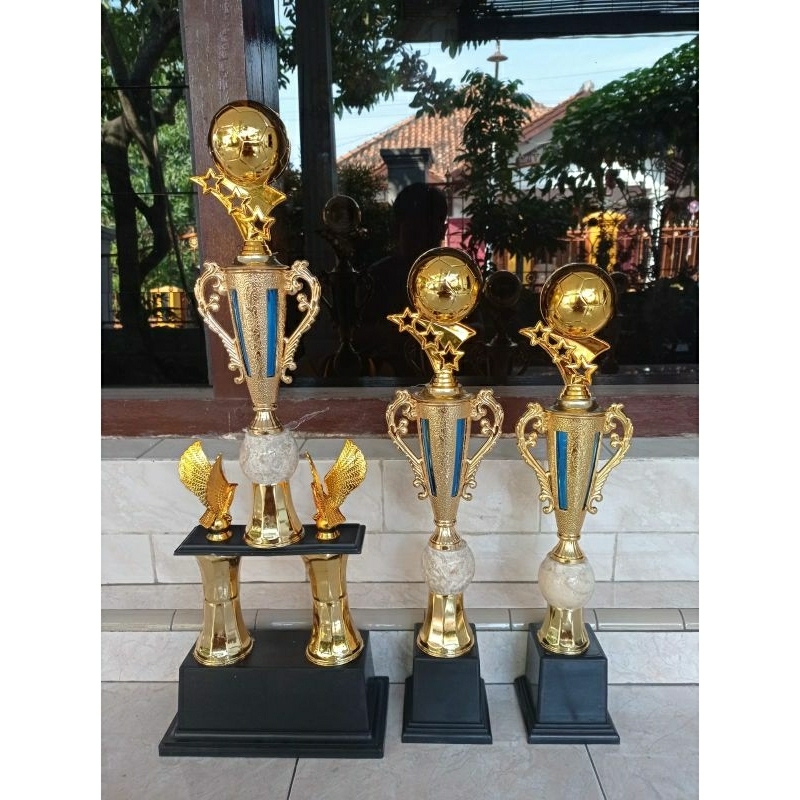 Piala Trophy Bola (kaki 2 = 1 set isi 3)