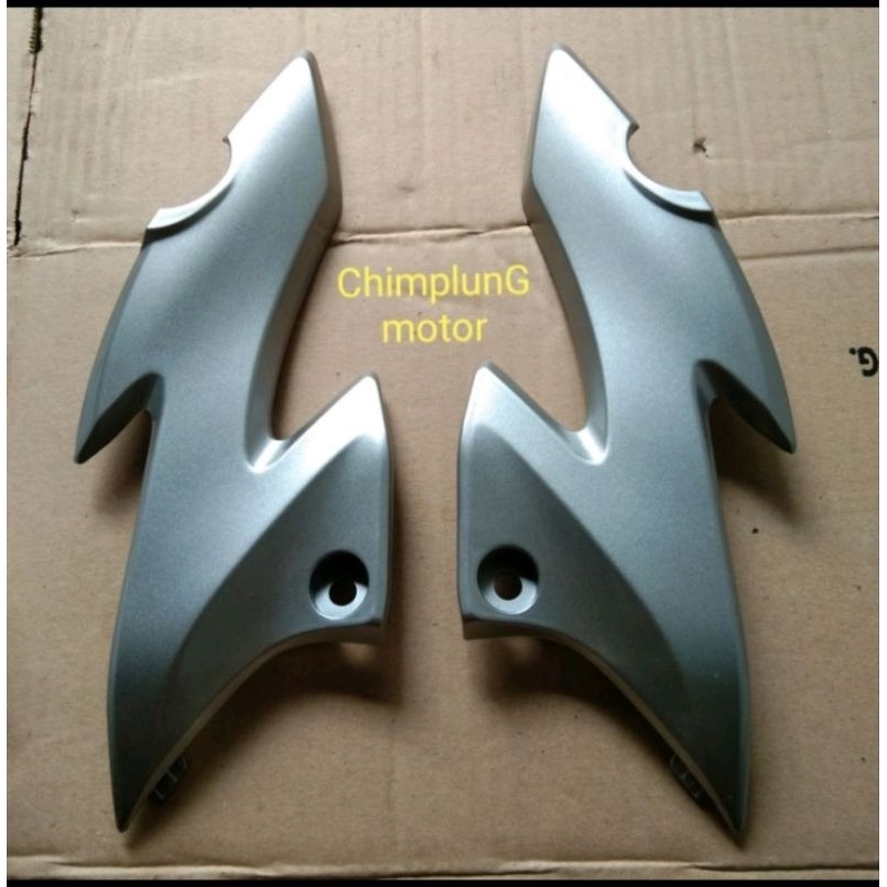 KOVER COVER KUPING BATOK KEDOK LAMPU DEPAN KANAN KIRI SILVER HONDA CB150R CB150 R OLD LAMA BOHLAM 20