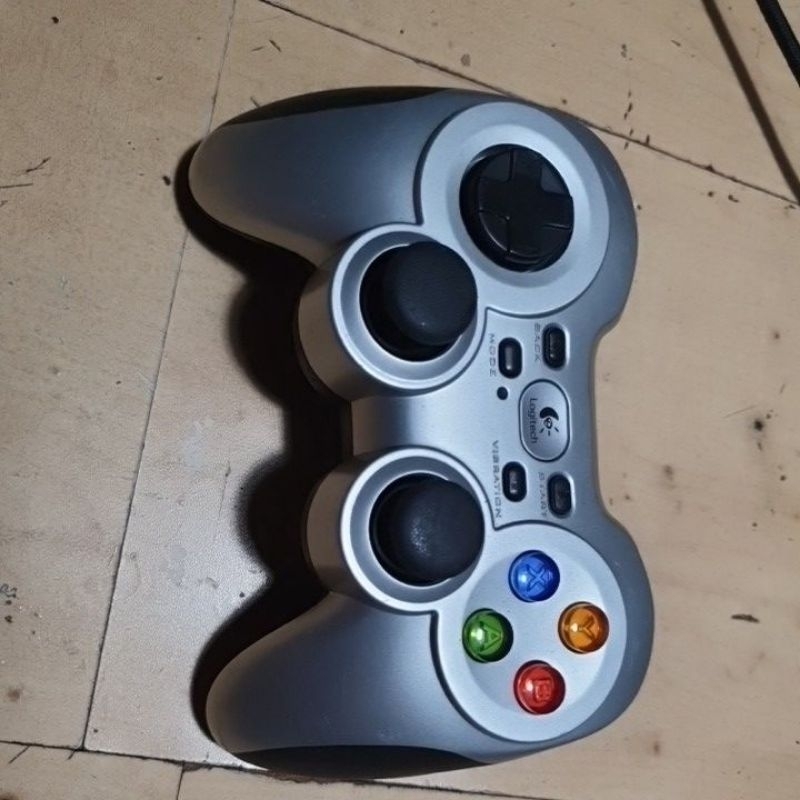 Stick Logitech F710 Tanpa Receiver