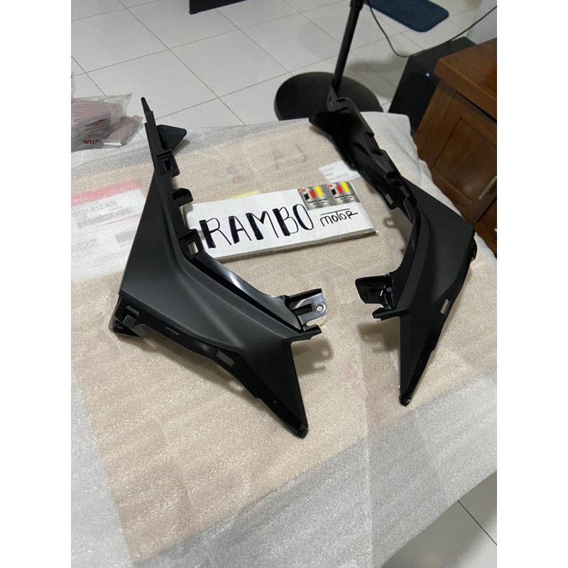 cover front side atau cover penyambung Body samping depan kiri kanan CBR 150R K45R ORIGINAL