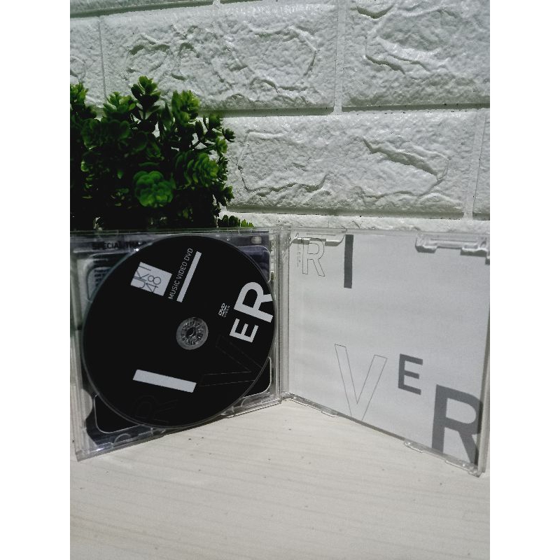 CD JKT48 RIVER BONUS DVD