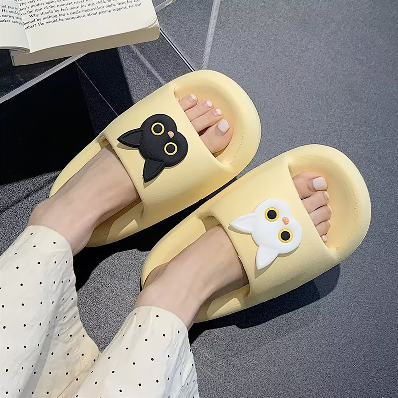 Sendal Wanita Kekinian Jelly Kasual Terbaru Sandal Lucu Wanita Karet Pola Kartun Slip On Sandal Rumah Wanita Slop Empuk Tebal 4 CM