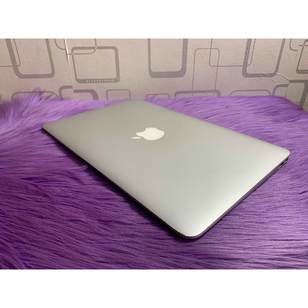 MacBook Air 2015 11 in Core i5 4GB SSD 128GB