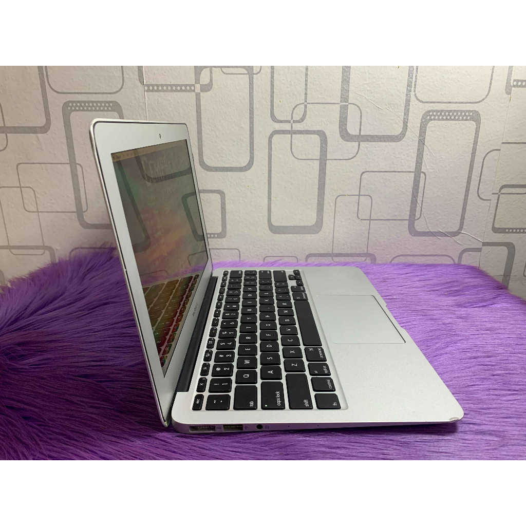 MacBook Air 11 in Early 2015  Core i5 4GB SSD 128GB