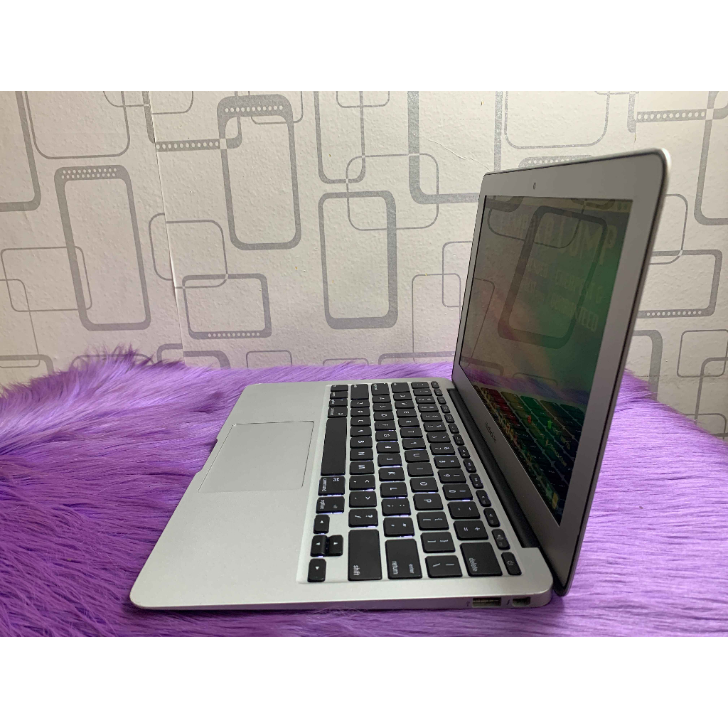 MacBook Air 11 in Early 2015  Core i5 4GB SSD 128GB