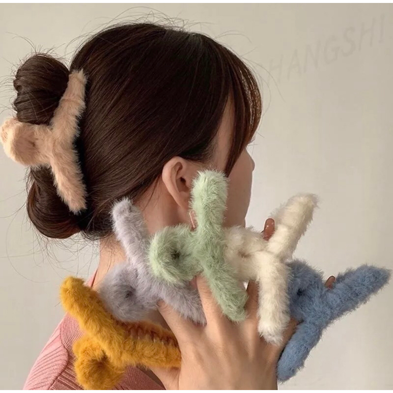 Jepit Rambut Korea Bulu 11cm / Fluffy Hairclaw / Jepit Rambut Korea Fluffy / Jepit Rambut Bulu Besar / Jepit Rambut Korea / Korean Hair Claw