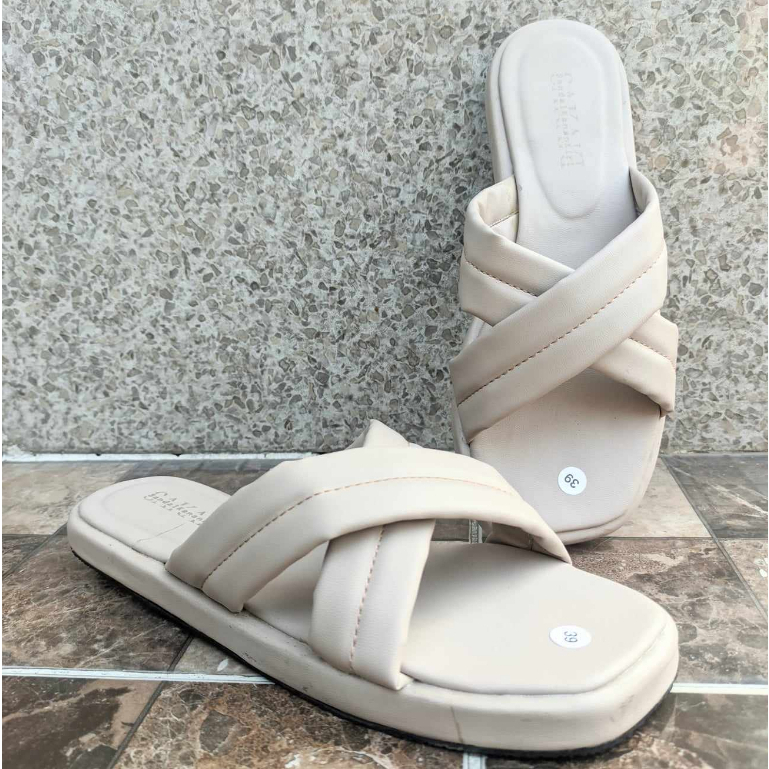 SAKAKI SANDAL WANITA TERBARU SENDAL CEWEK KEKINIAN SILANG FLAT TEPLEK REMAJA CANTIK