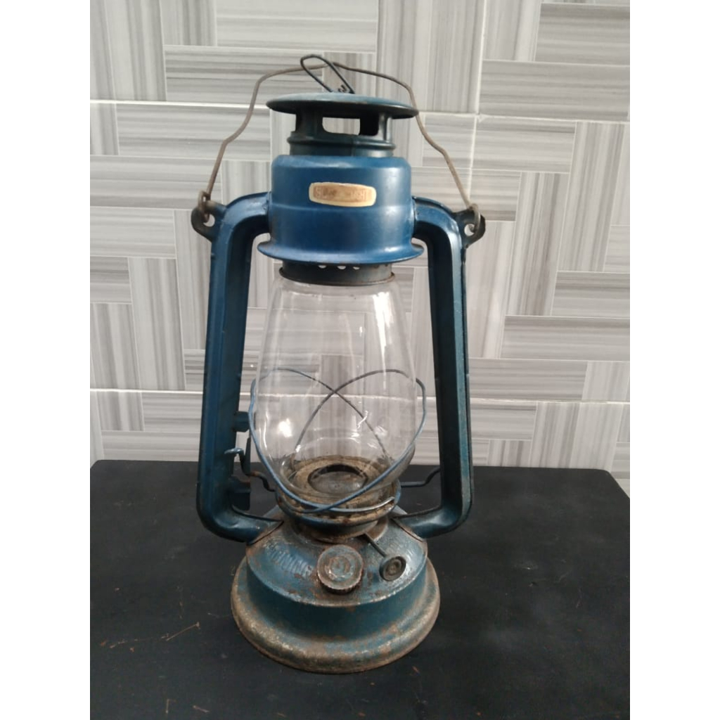 Lentera Lampu Minyak Kuno Jadul Antik