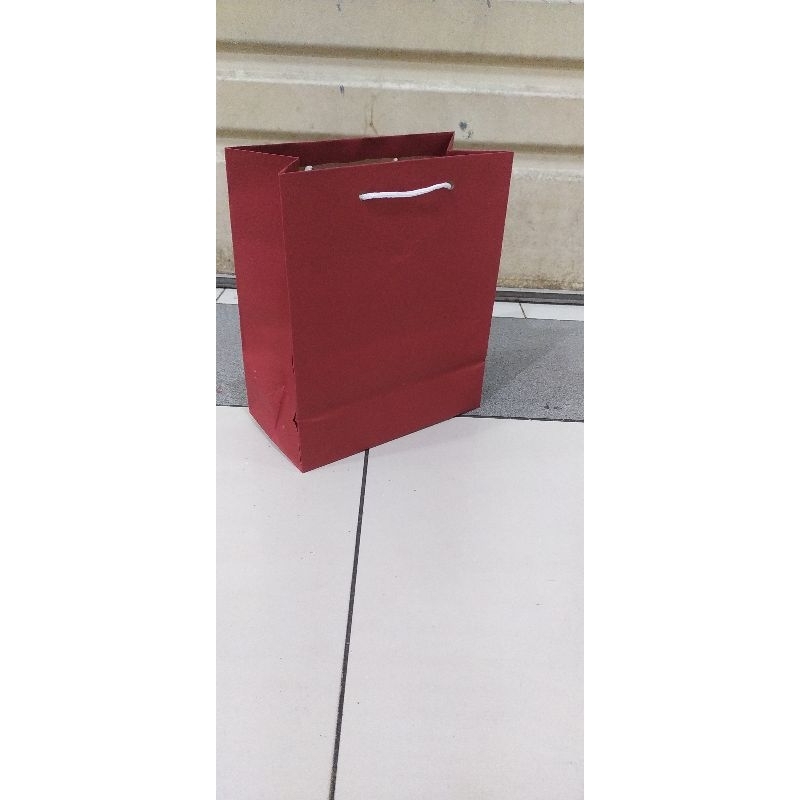 

paper bag buku warna merah isi 12 pcs terlaris dan termurah