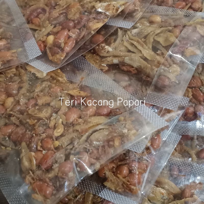 

Cemilan Ringan Kering Teri Kacang asin PAPARI 45gr