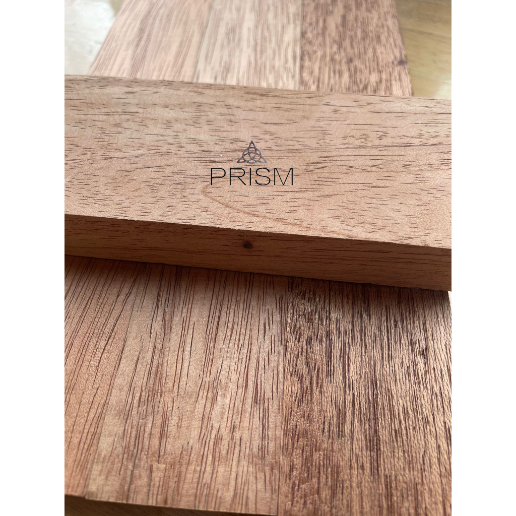 Papan kayu palapi meranti merah polos ukuran 2x7x110 Cm