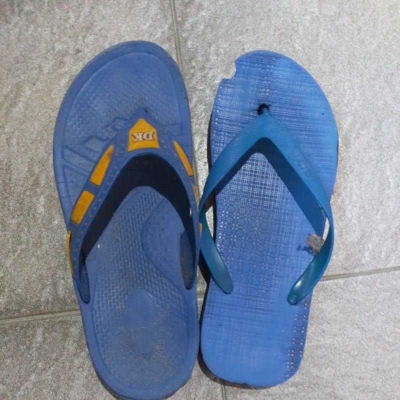 sandal selen, berbeda kanan dan kiri