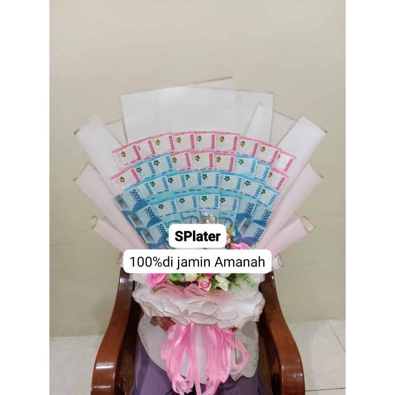 Bucket uang asli hadiah wisuda  pecahan 100rb cocok untuk  hadiah wisuda / ultah / aniversary  dll