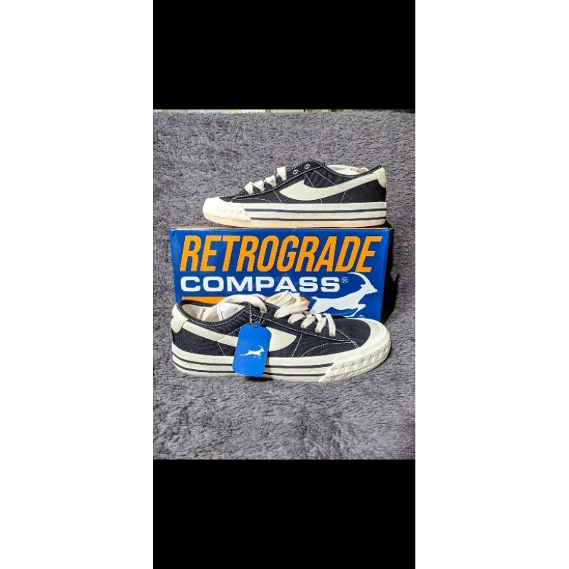 Sepatu compas retro