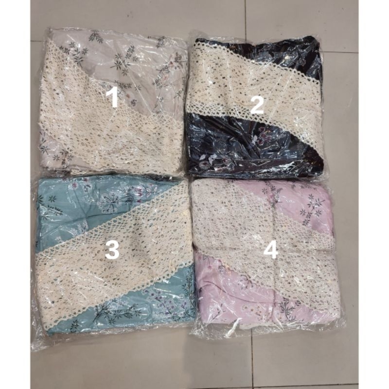 Mukenah rayon motif renda besar