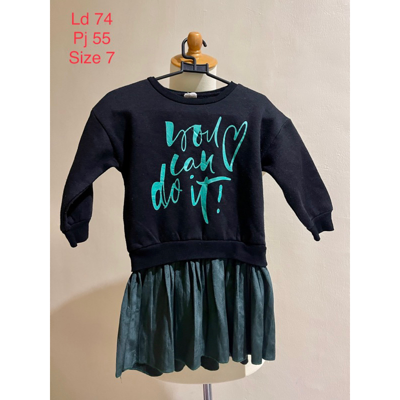 Cn Crewneck anak perempuan warna hitam mix bludru hijau