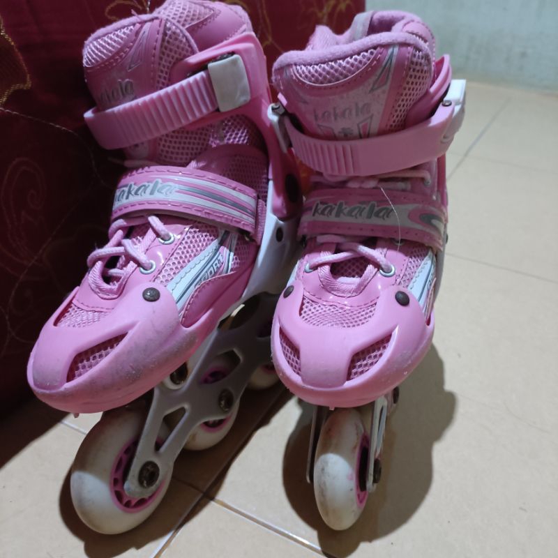 Sepatu roda anak kecil