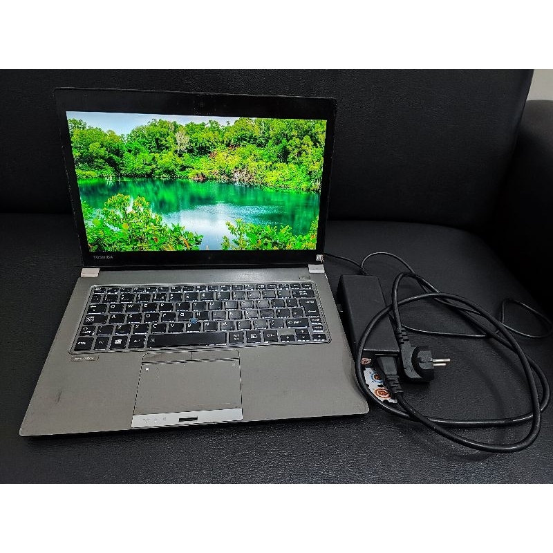 Laptop Toshiba (Touchscreen ) Layar FHD + SSD esternal 512 Gb