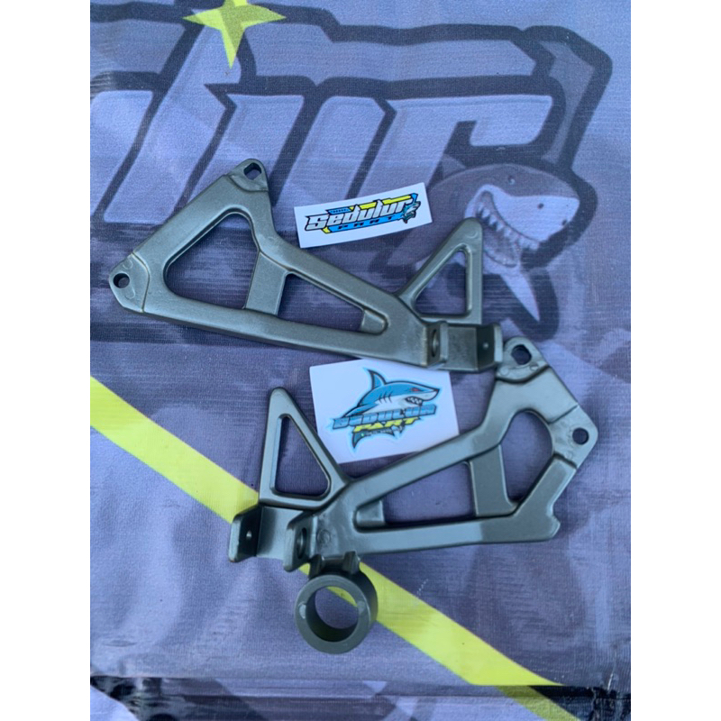 BREKET FOOTSTEP BELAKANG BESI PIJAKAN KAKI BELAKANG YAMAHA SS TWO MALAYSIA FIZR