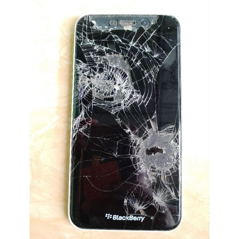 BB Aurora pecah lcd