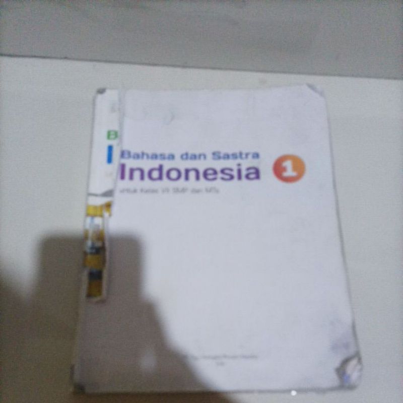 

buku bahasa Indonesia penerbit tiga serangkai pustaka Mandiri kelas 7 SMP kelas 1 bekas cover hilang halaman lengkap semua coretan sedikit sekali bekas mulus tapi tidak ada cover depannya aja yang hilang belakangnya covernya masih ada