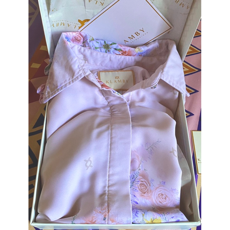 VERDANT BLOUSE WEARING KLAMBY